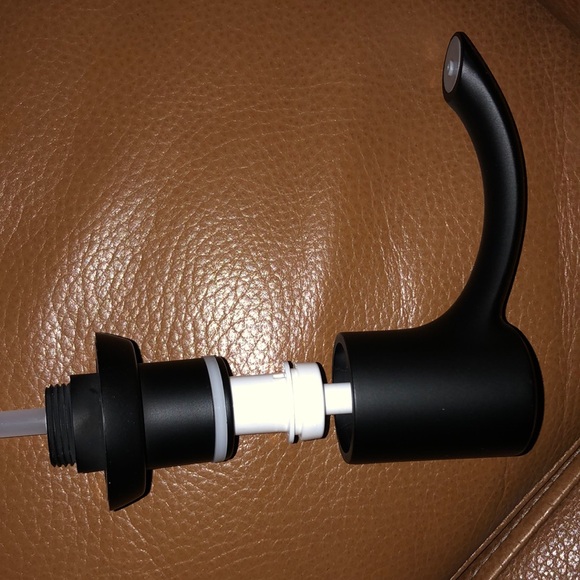 NWOT Top Refill Soap Dispenser ABS Pump Head 17oz Lotion Bottle Built-in Design - Picture 3 of 13